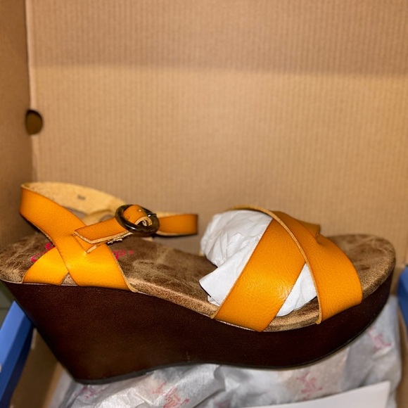 Jellypop Brette Wedge Sandals mustard size 9 - Picture 2 of 5